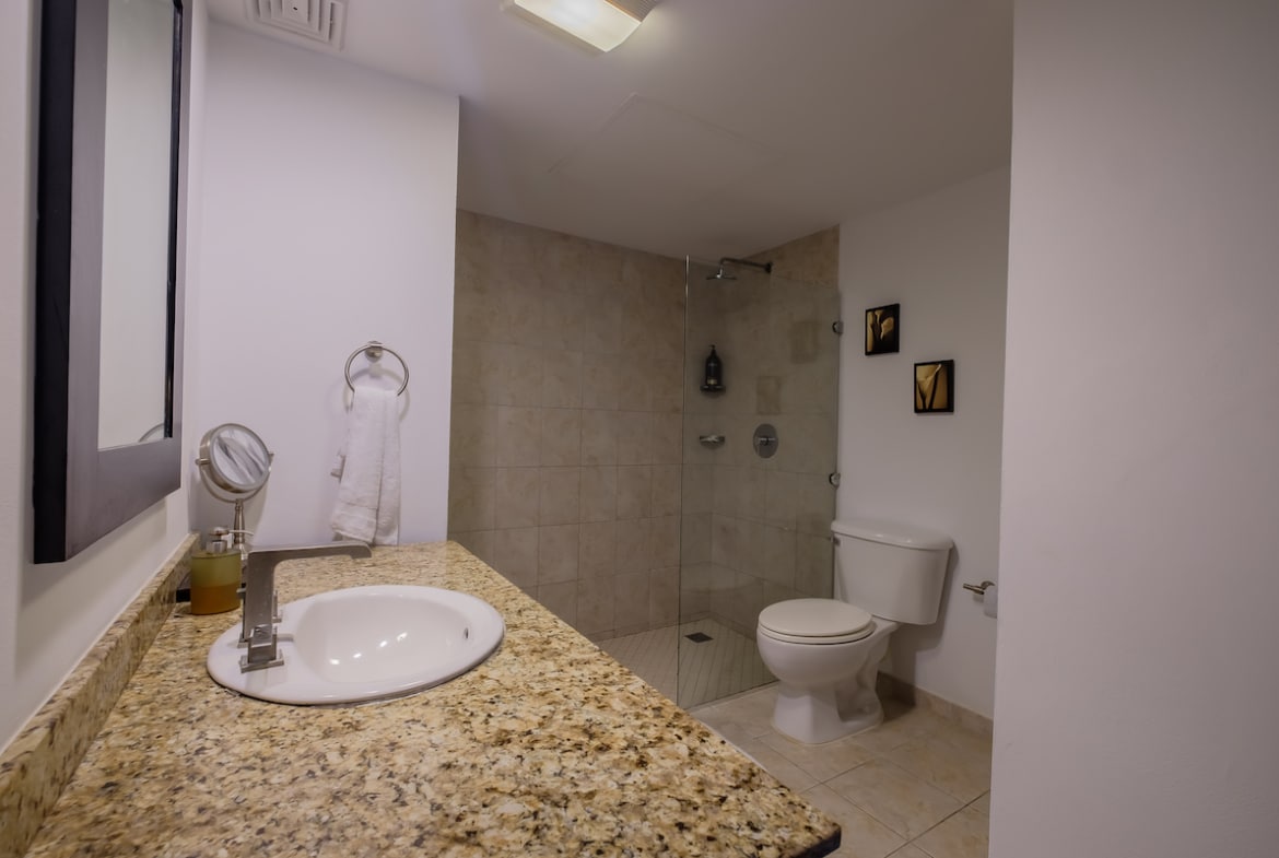 3BR/2BA Home for Sale Luna Realty - Bathroom