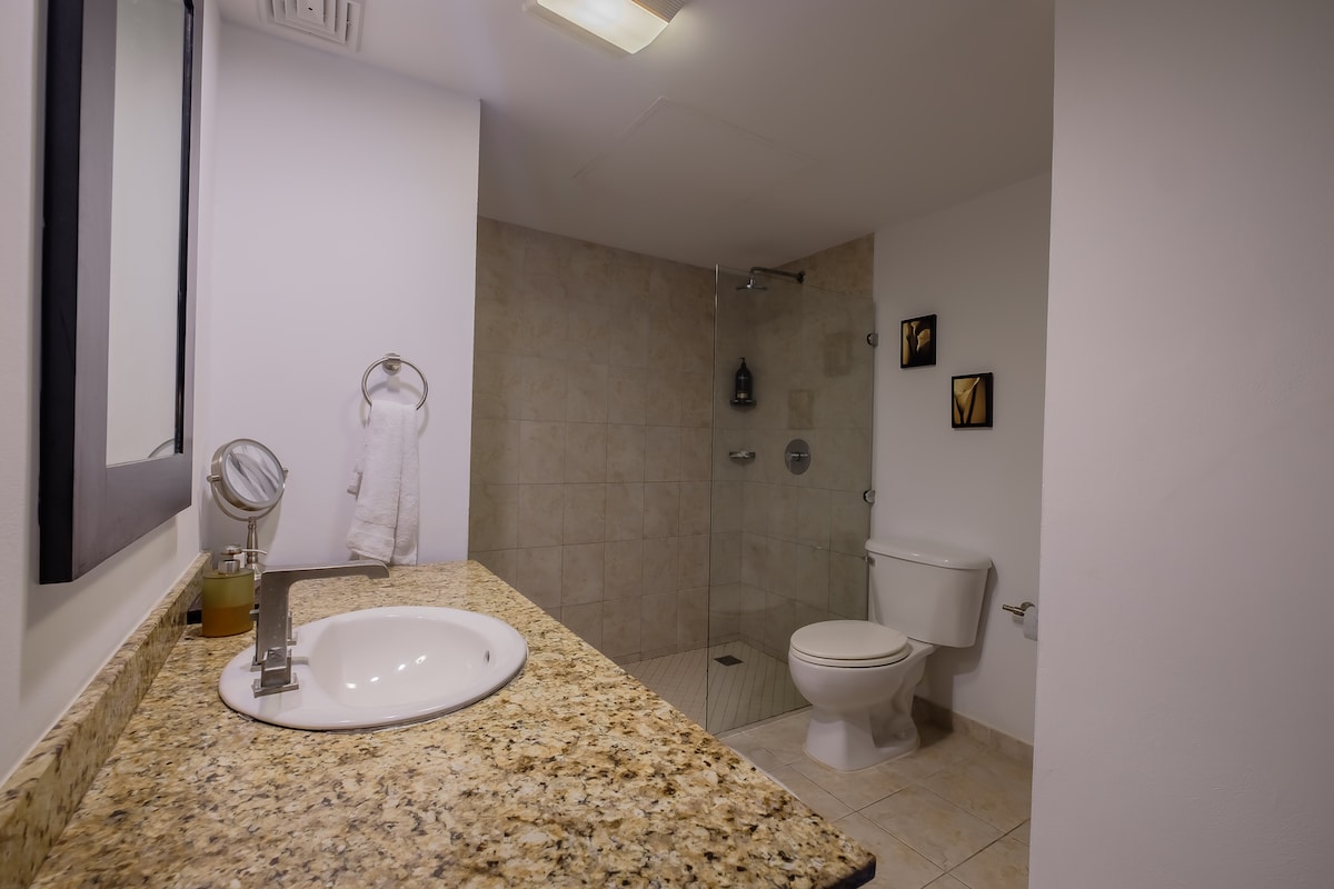 3BR/2BA Home for Sale Luna Realty - Bathroom