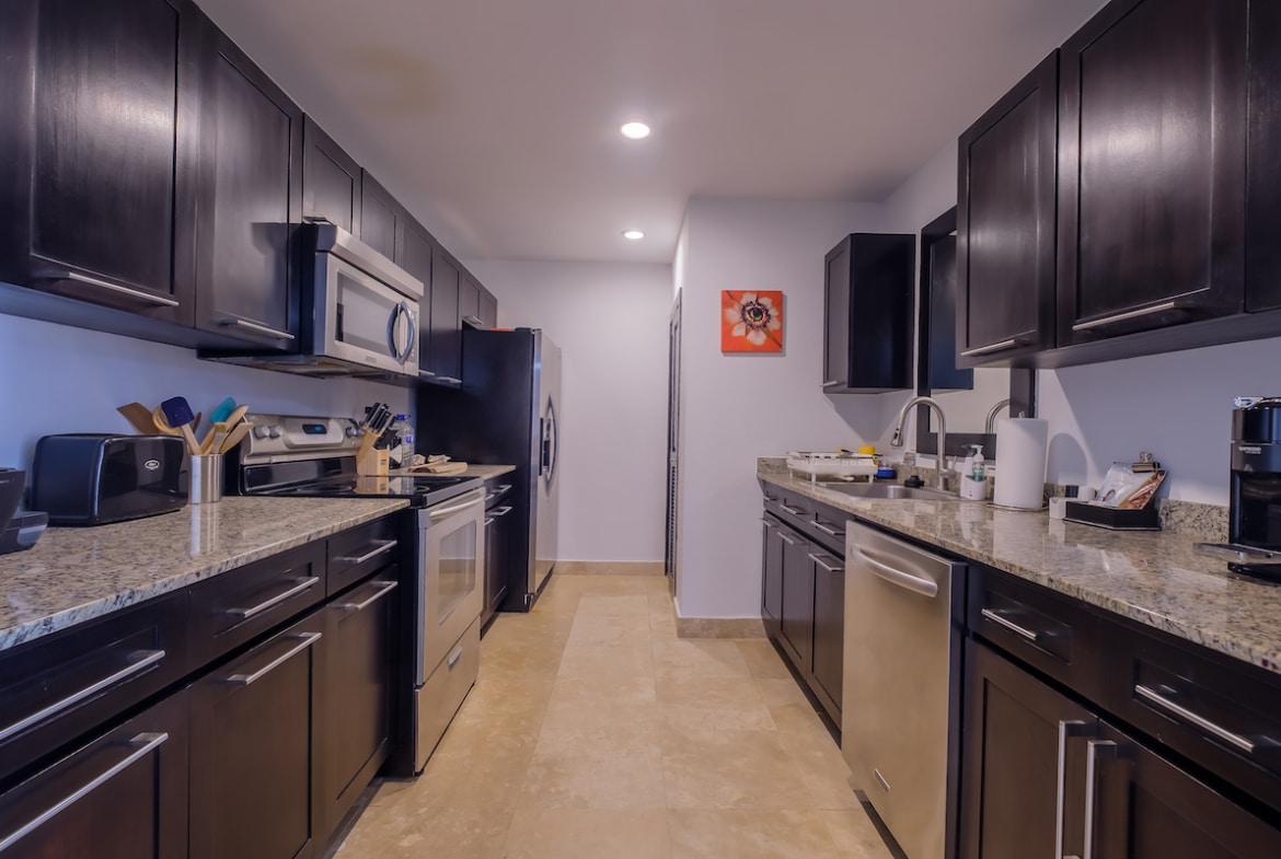 3BR/2BA Home for Sale Luna Realty - Kitchen