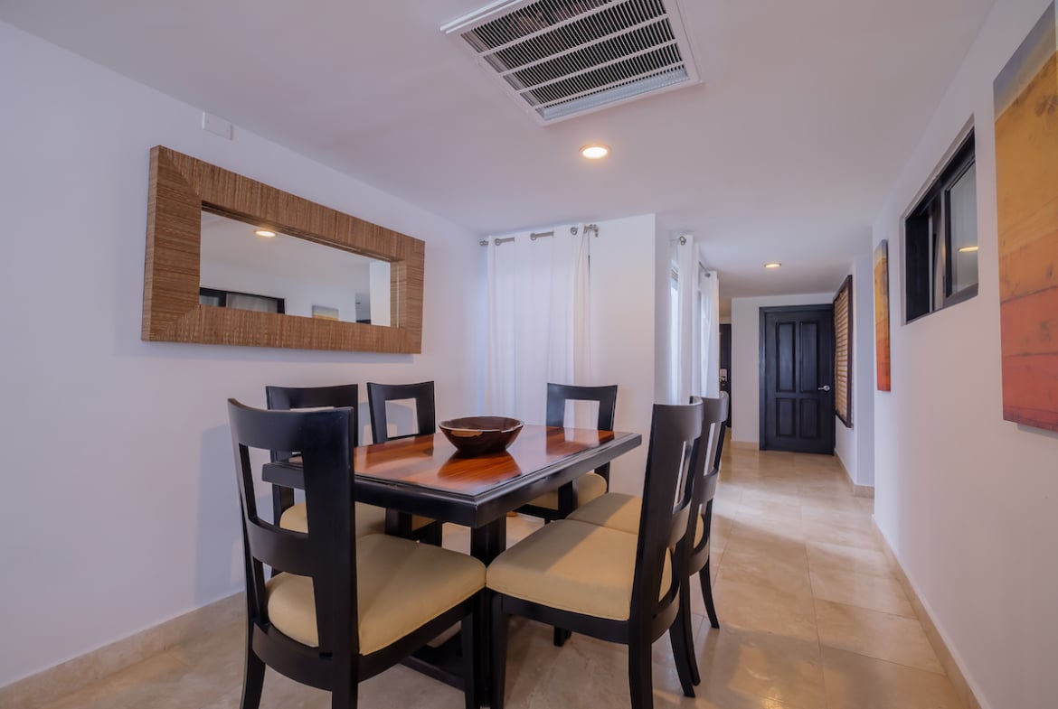 3BR/2BA Home for Sale Luna Realty - Living